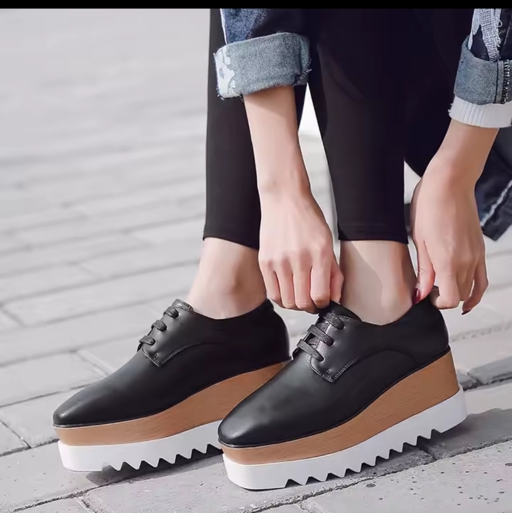 Women’s  Oxford Black Platform Lace-Up Shoes with Wood-Effect Midsole